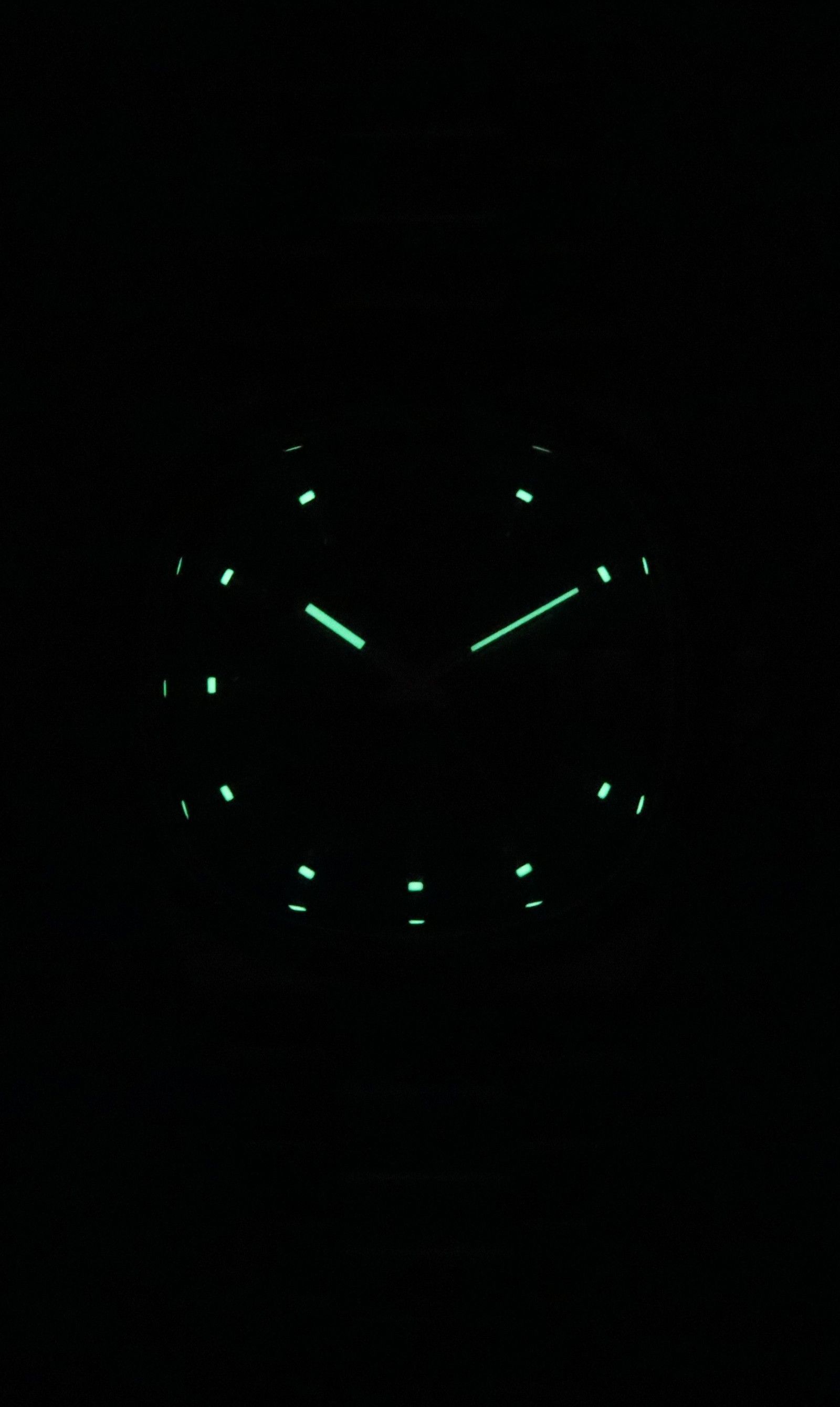 Bulova Classic Super Seville 262kHz Precisionist Stainless Steel Green Dial Quartz 96B439 Men's Watch